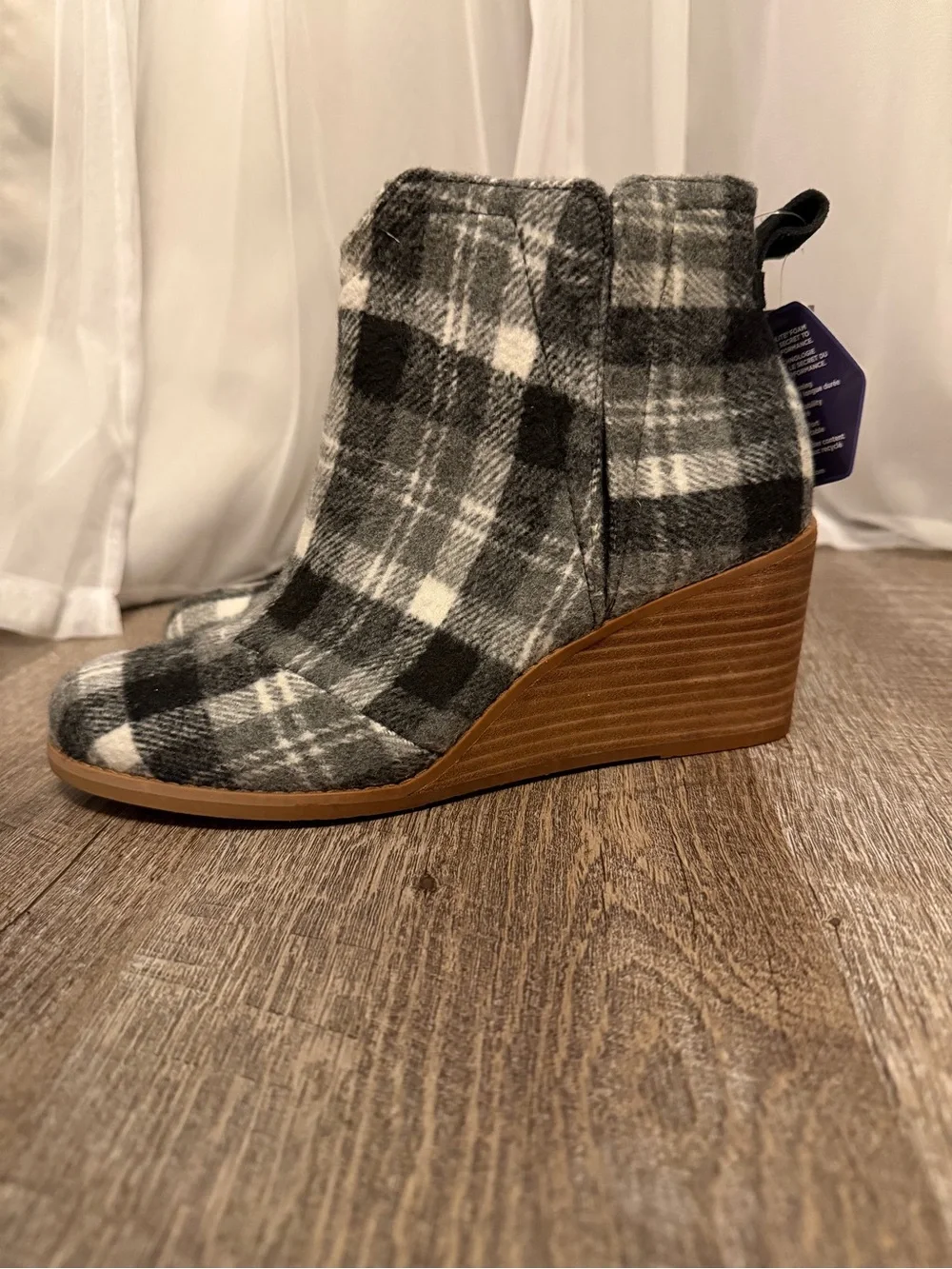 NWT TOMS Plaid Wedge Ankle Booties – Size 7
